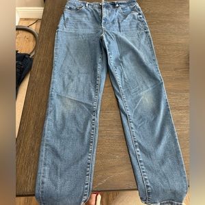 Ann Taylor 12 curvy skinny jeans. Light wash.